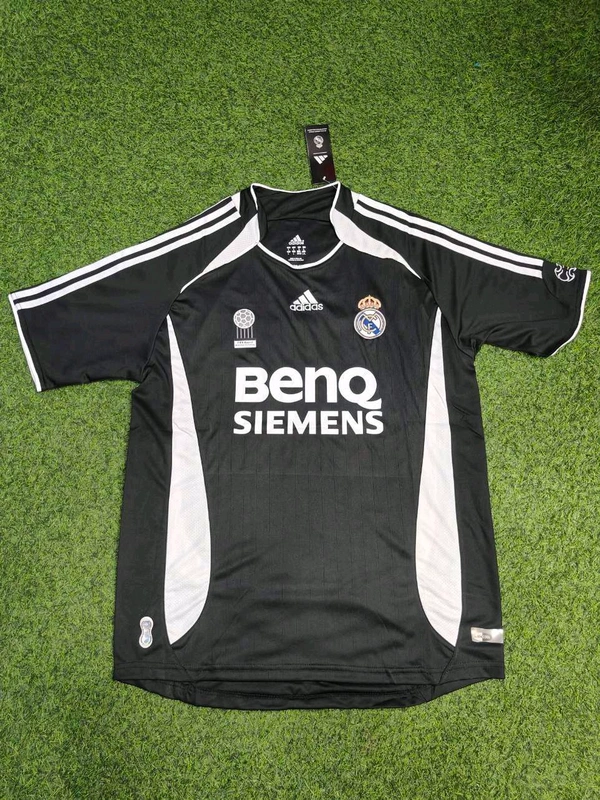 Retro Madrid 2006-07 Away Jersey - XL
