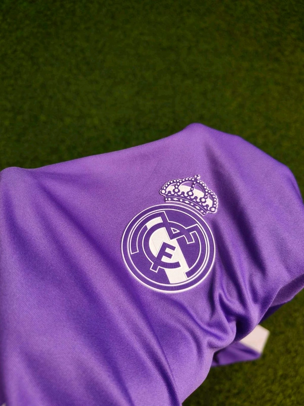 Retro Madrid 2016-17 Away Full Sleeve - XL