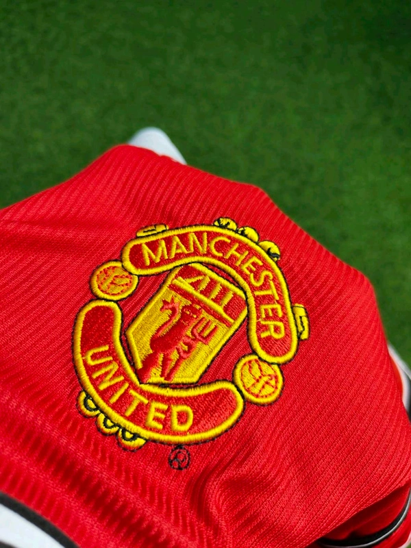 Retro Manchester United 1998-99 Home Half Sleeve - M