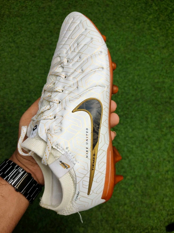 Tiempo Cream And Gold Colour Low Top - 5.5