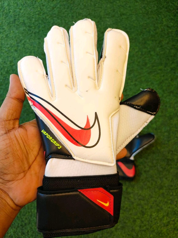 Vapor Acc Goalkeeper White Colour Match Gloves - 8