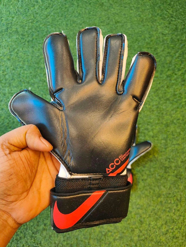 Vapor Acc Goalkeeper White Colour Match Gloves - 9