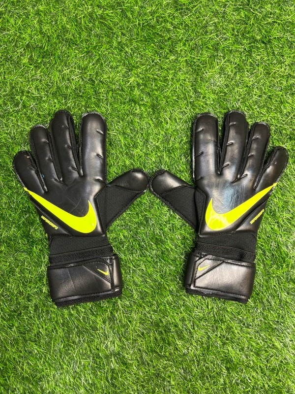 Vapor Grip 3 Black & Neon Green Premium Match Gloves - 9