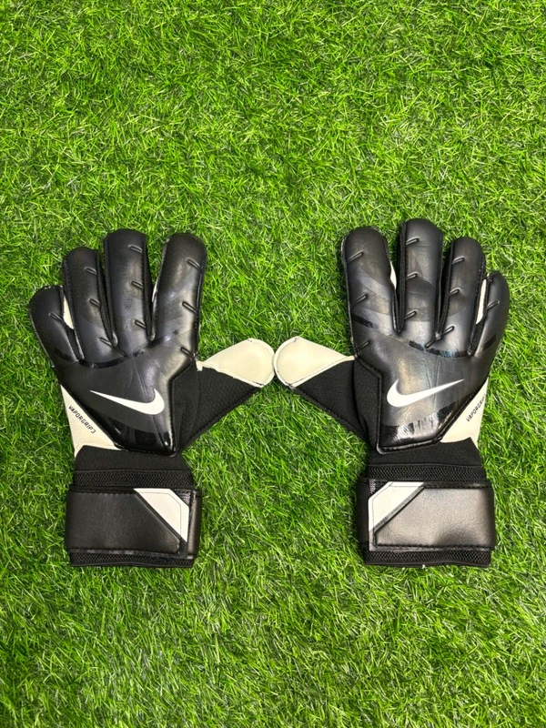 Vapor Grip 3 Black & White Premium Match Gloves - 8
