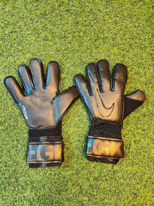 Vapor Grip 3 Goalkeeper Match Gloves Black Colour - 8