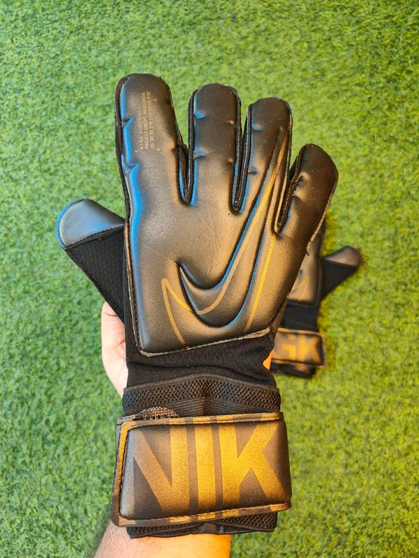 Vapor Grip 3 Goalkeeper Match Gloves Black Colour - 9