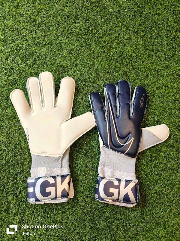 Vapor Grip 3 Goalkeeper Navy Blue And White Colour Match Gloves - 8