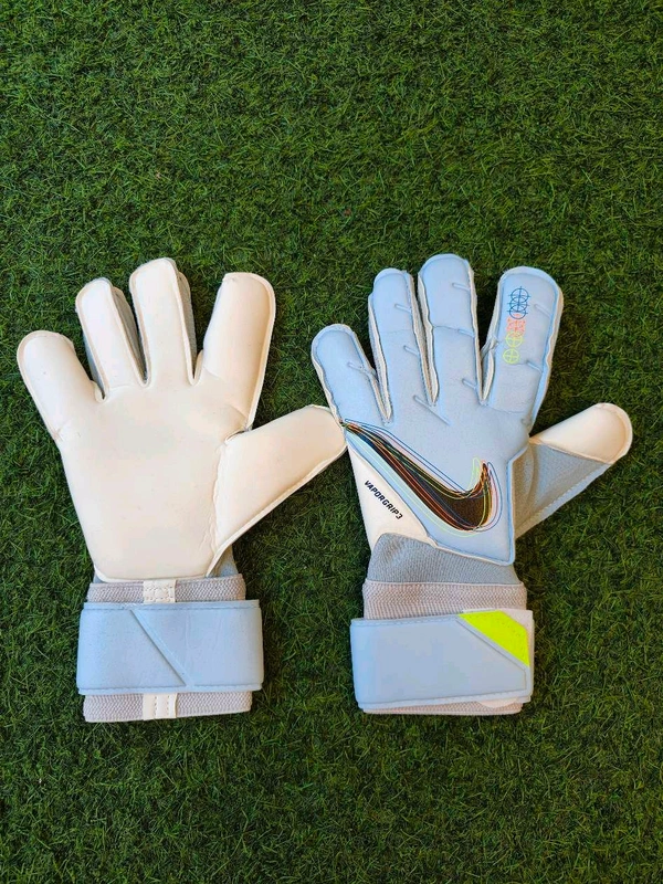 Vapor Grip 3 Goalkeeper Sky Blue Colour Match Gloves - 9