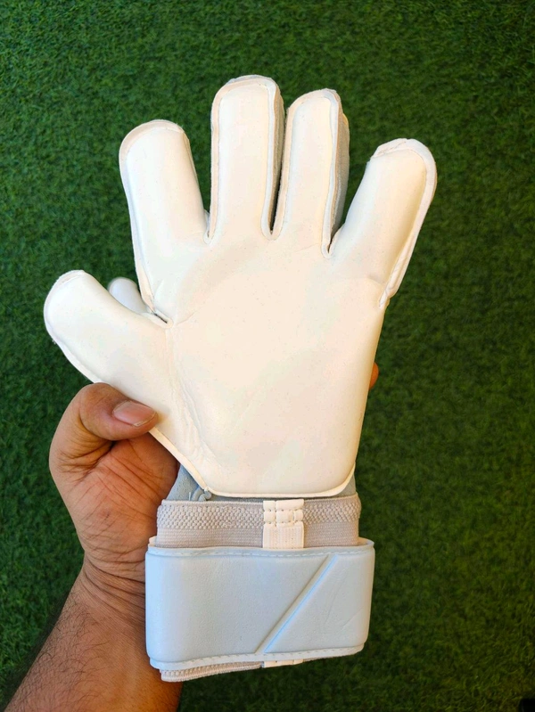 Vapor Grip 3 Goalkeeper Sky Blue Colour Match Gloves - 9