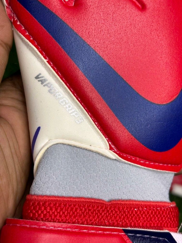 Vapor Grip 3 Red & White Premium Match Gloves - 9