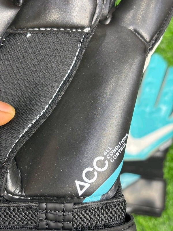 Vapor Grip 3 Sky Blue & Black Premium Match Gloves - 8