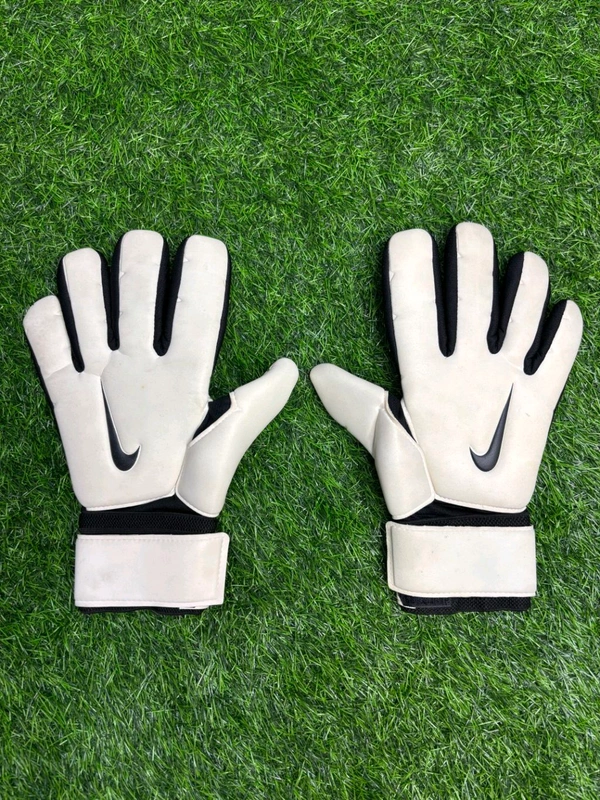 Vapor Grip 3 White Premium Match Goalkeeper Gloves - 10