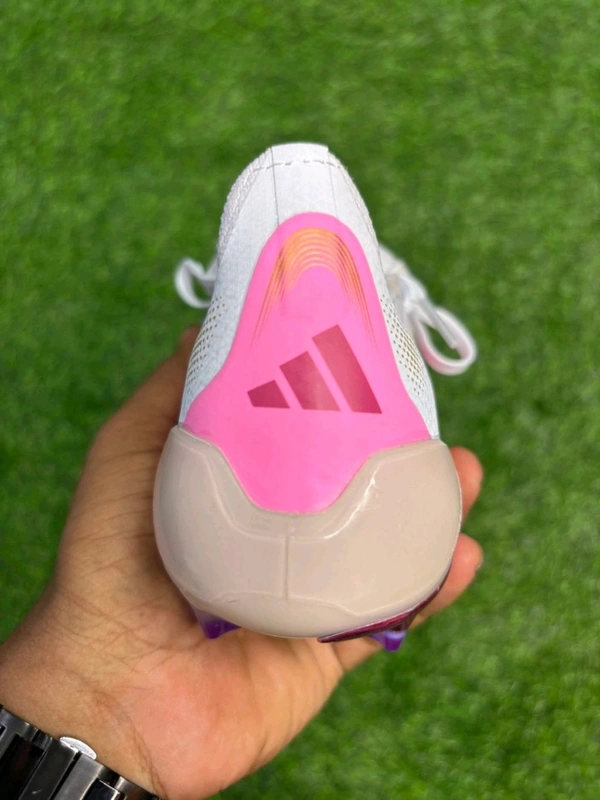 Predator Foldover Elite White Pink Colour FG - 9.5