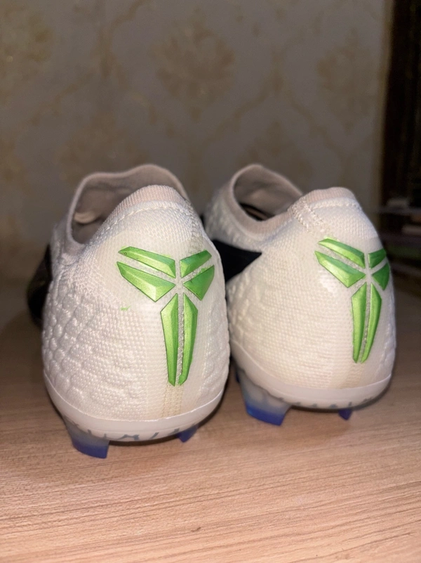 Phantom 6 Mamba Elite Black Low-Top FG With Lace - 6