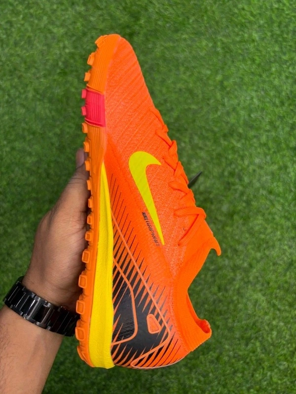 Mercurial Vapor 16 Orange Low-Top Turf/AG With Lace - 6