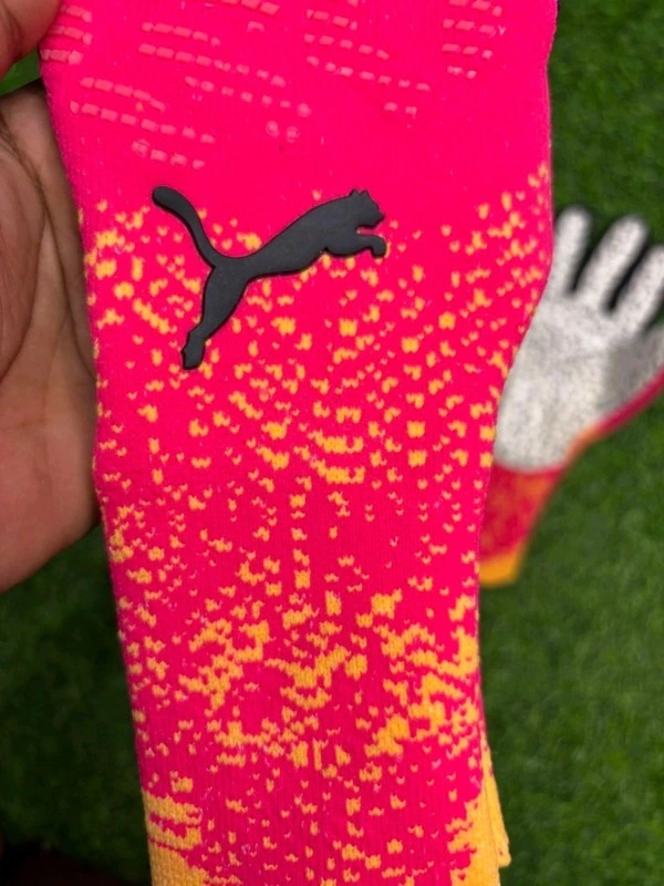 Future Ultimate NC Goalkeeper Gloves Pink Color - 7