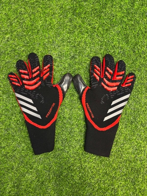 Predator Pro Black And Colour Goalkeeper Gloves - 8