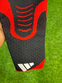 Predator Black And Red Colour Premium Match Gloves - 9