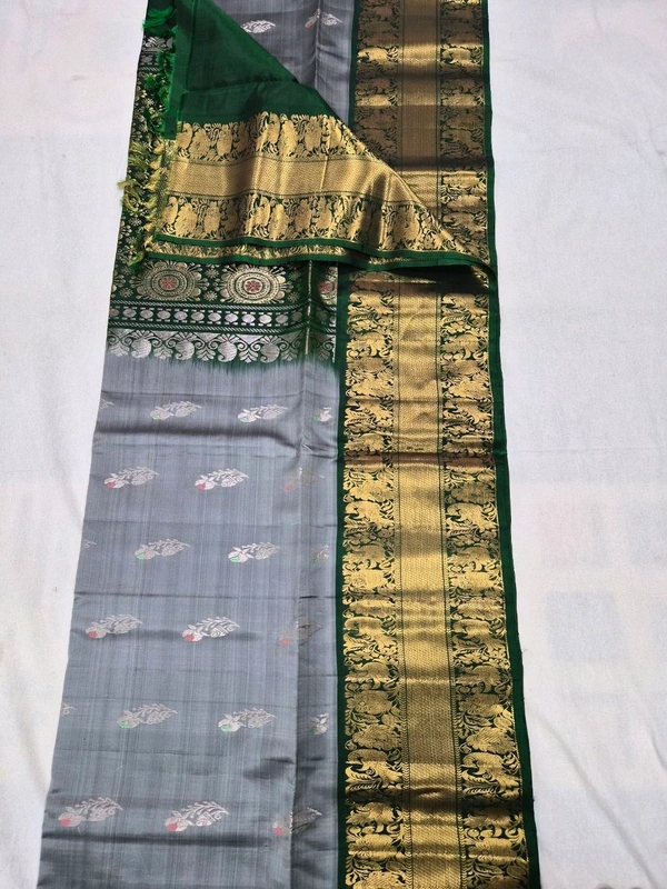 Exquisite Handloom Kanchipuram Pure Pattu |Silver Grey & Forest Green