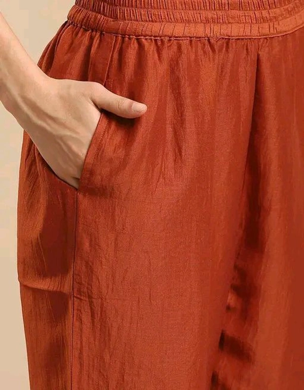 YAGNIK Embroidered Kurta Set With Dupatta - XL, Rust