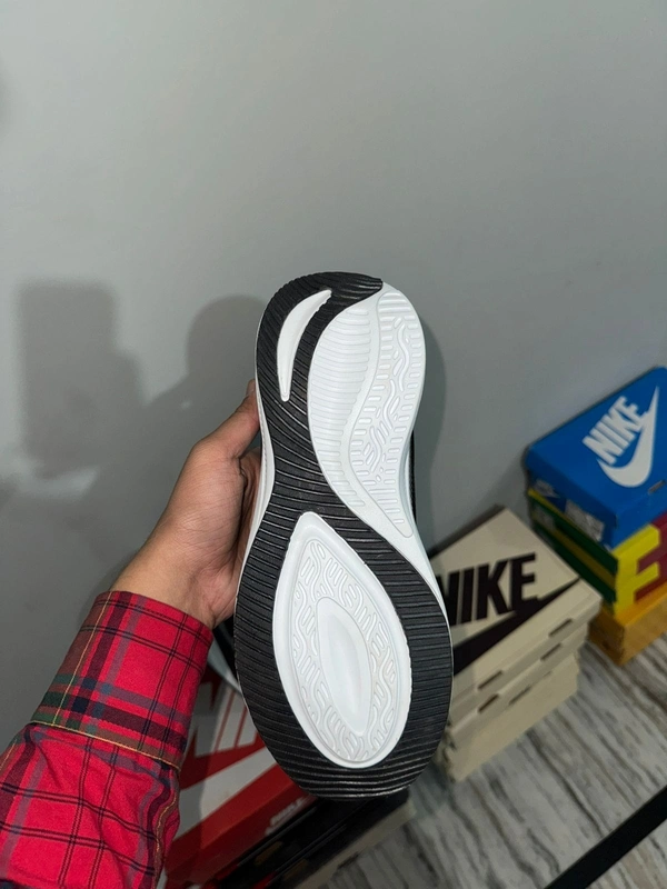 ZOOM X RUNNING - UK 7, Black