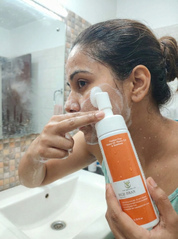 The Natural Co Brightening Foaming Face Wash