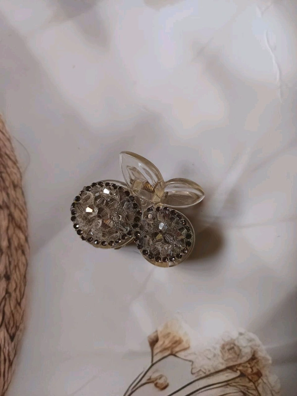 Korean Beads Claw - Grey