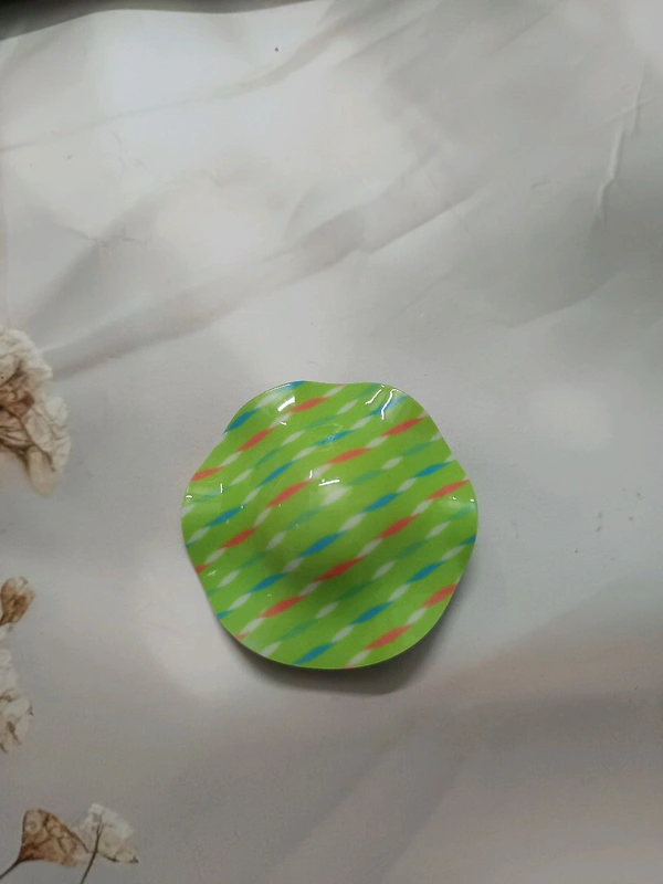 Xing Yu Cap Model  Alligator Clip - Parrot Green