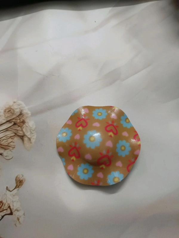 Xing Yu Cap Model  Alligator Clip - Brown