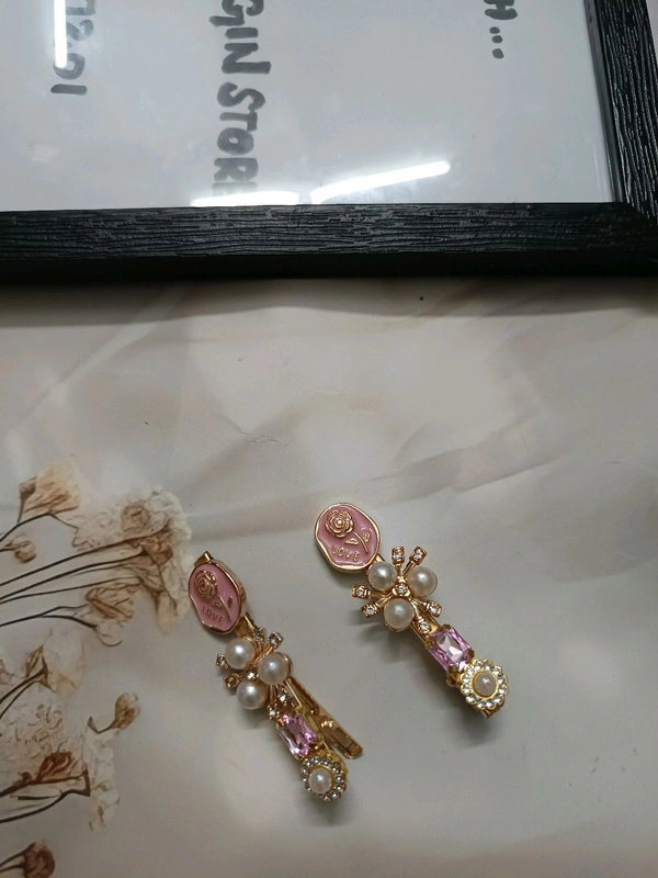 Korean Clips Pair - Pair 4