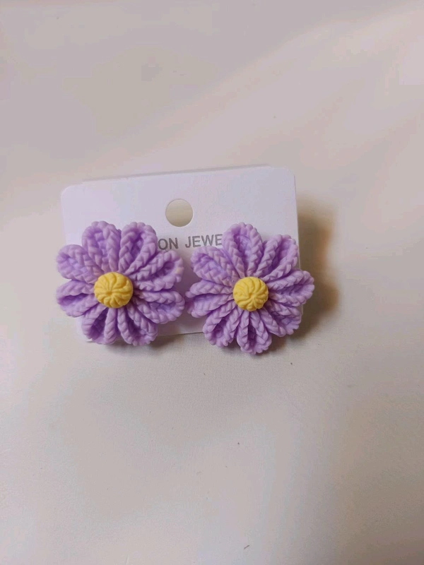 Unique Floral Stud - Violot