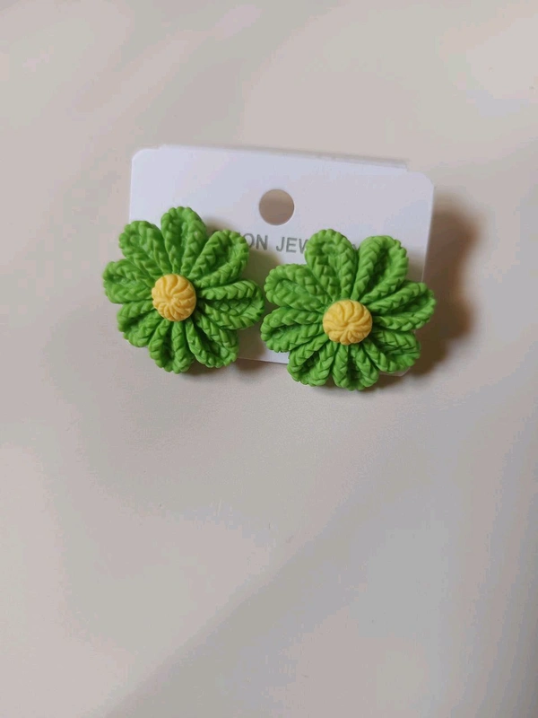 Unique Floral Stud - Green
