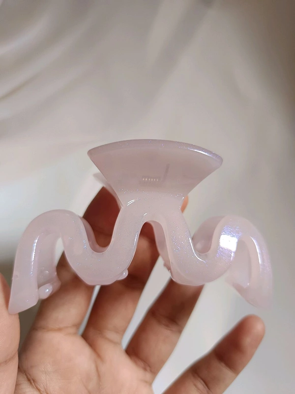 Branded Shimmering Wavy Hair Claw Big - 1
