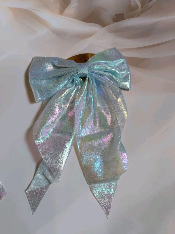 Shimmering Barbie Alligator Clip - Blue