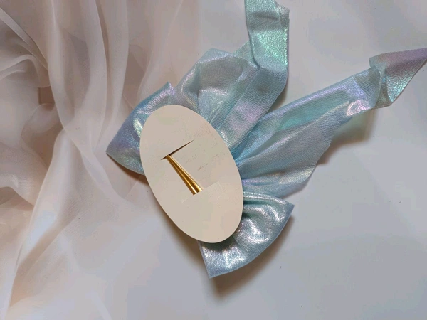 Shimmering Barbie Alligator Clip - Blue