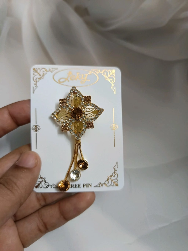Brooches - Golden 2