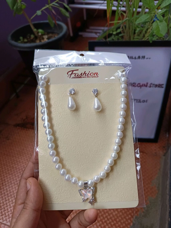 Lengthy Pearl Neck Set 