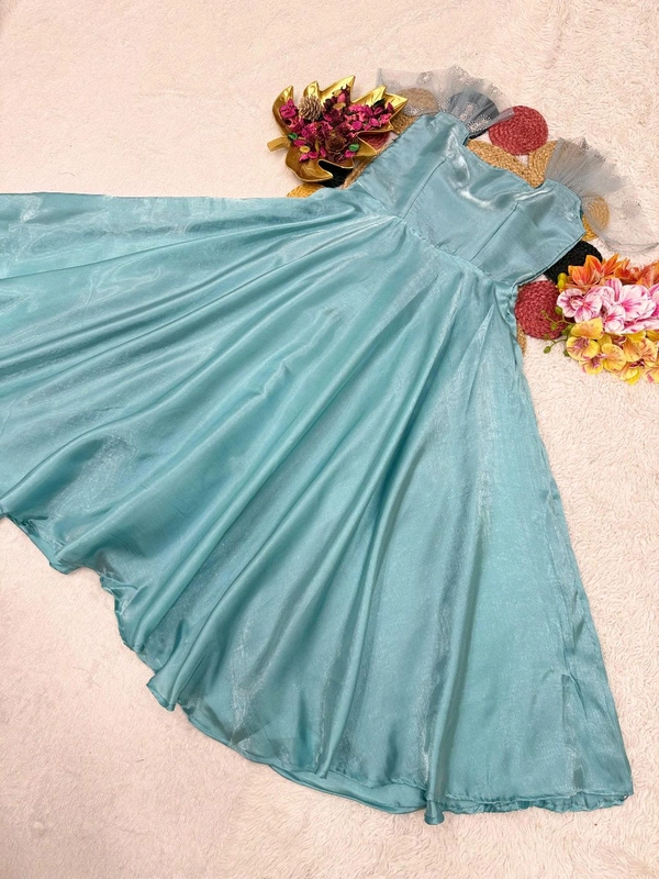 Flora - Space Silk Gown - 2XL, Sky Blue
