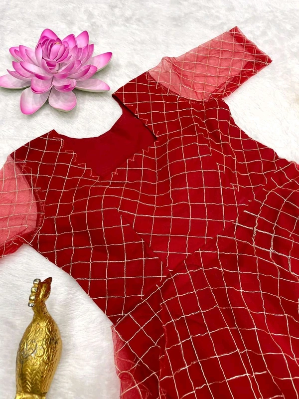 Maya - M, Red