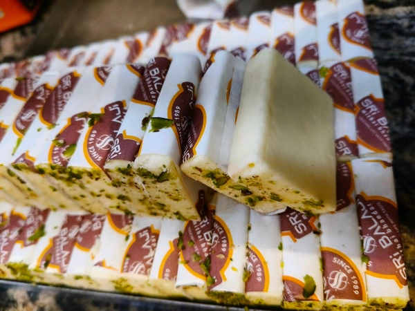 Vanilla Burfee - 1Kg