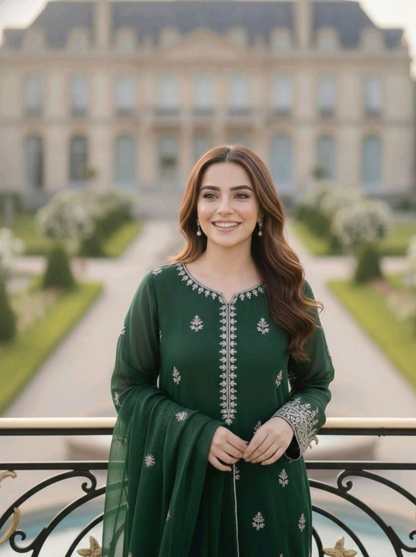 Emerald Garden Embroidered Kurta Set - Small