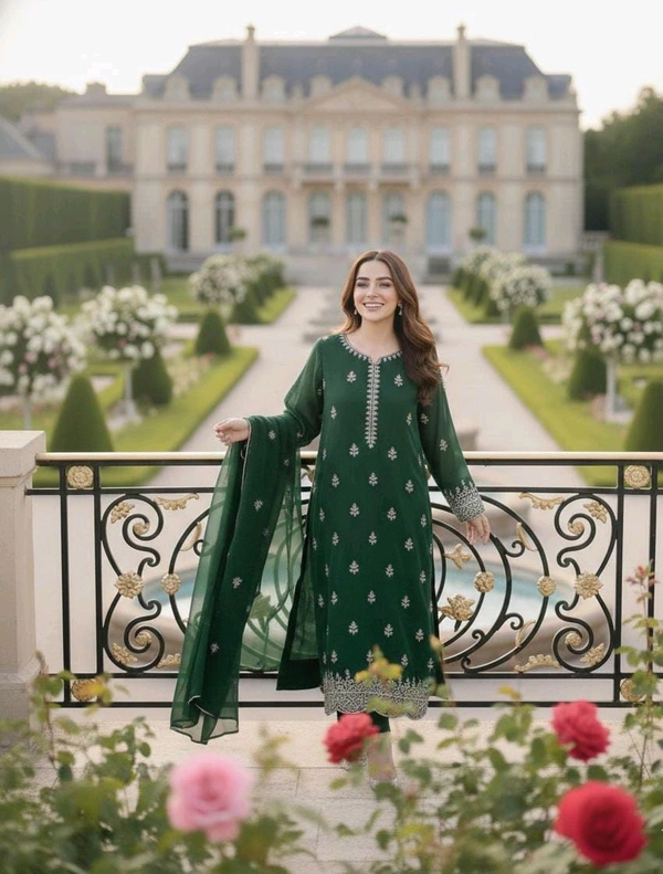 Emerald Garden Embroidered Kurta Set - Small