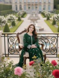 Emerald Garden Embroidered Kurta Set - Small