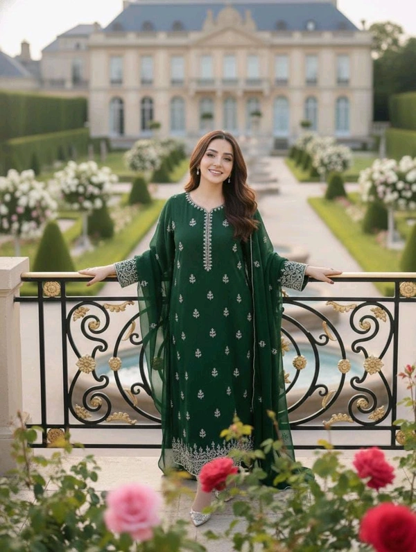 Emerald Garden Embroidered Kurta Set - Small