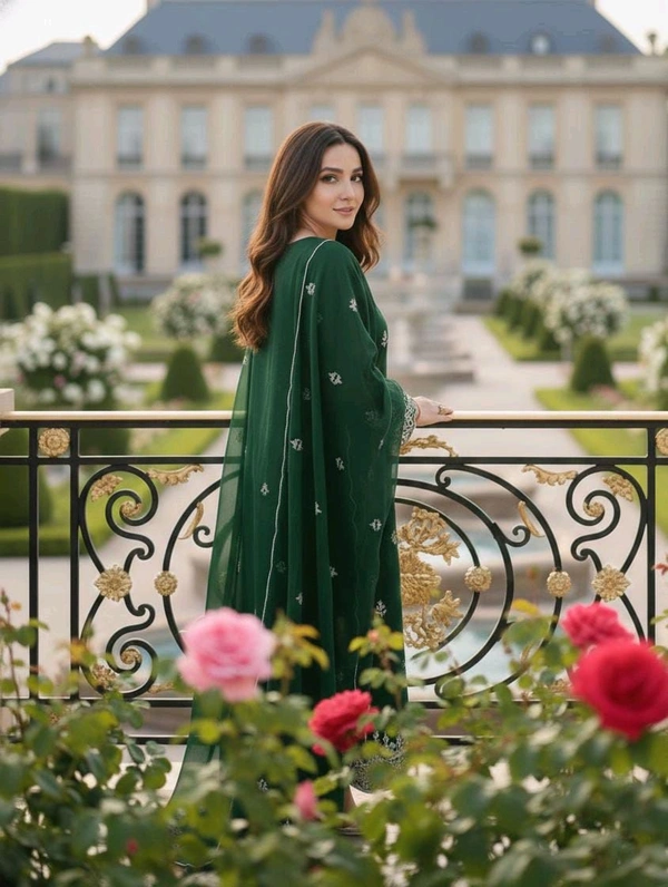 Emerald Garden Embroidered Kurta Set - Small