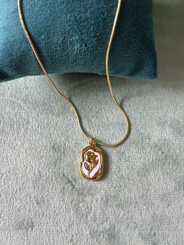 Vintage Rosebud Enamel Necklace
