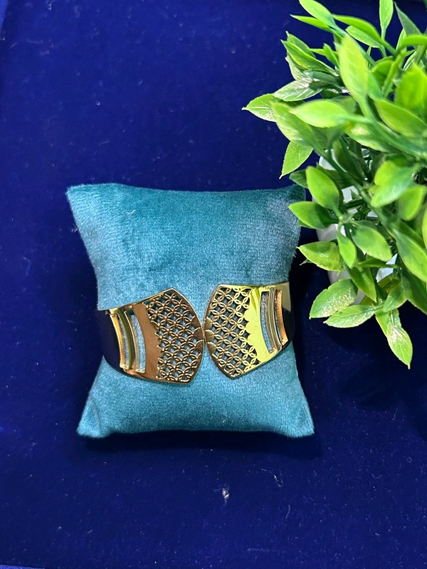 High-Fashion Honeycomb Cuff Bracelet