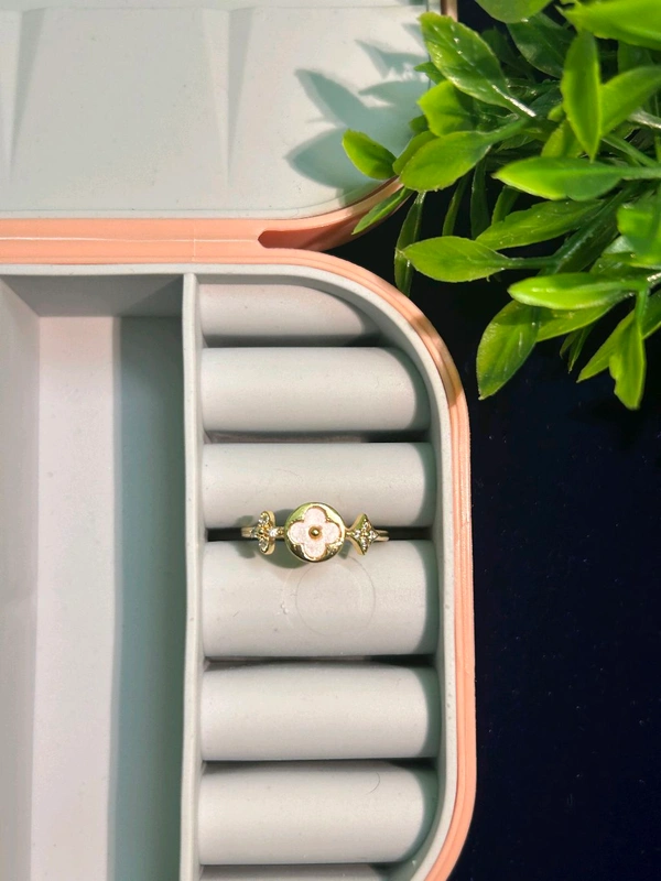 Eternal Petal Clover Ring