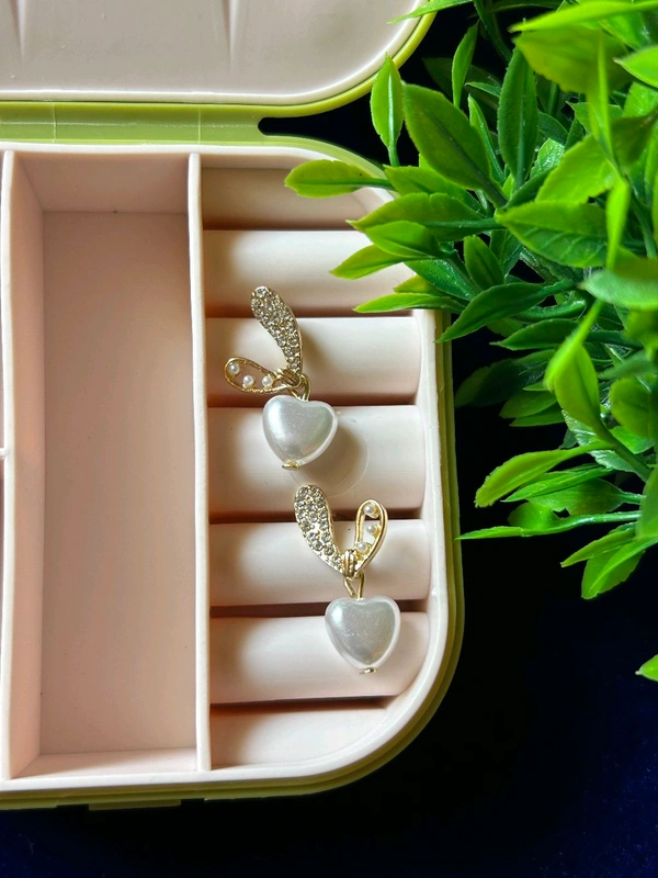 Dreamy Sweetheart Bow Studs