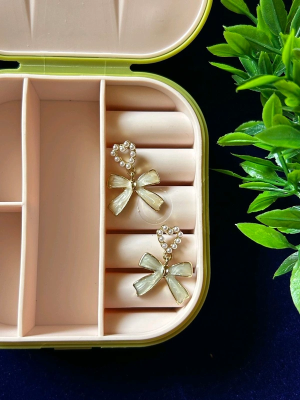 Pearl Heart & Ivory Ribbon Drops